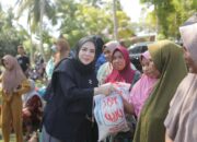 Ketua TP-PKK Lhokseumawe & Bank Aceh Bersinergi Salurkan Sembako untuk Warga Jambo Timu